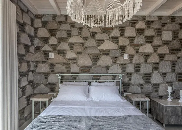 Hilltop Suites Milos